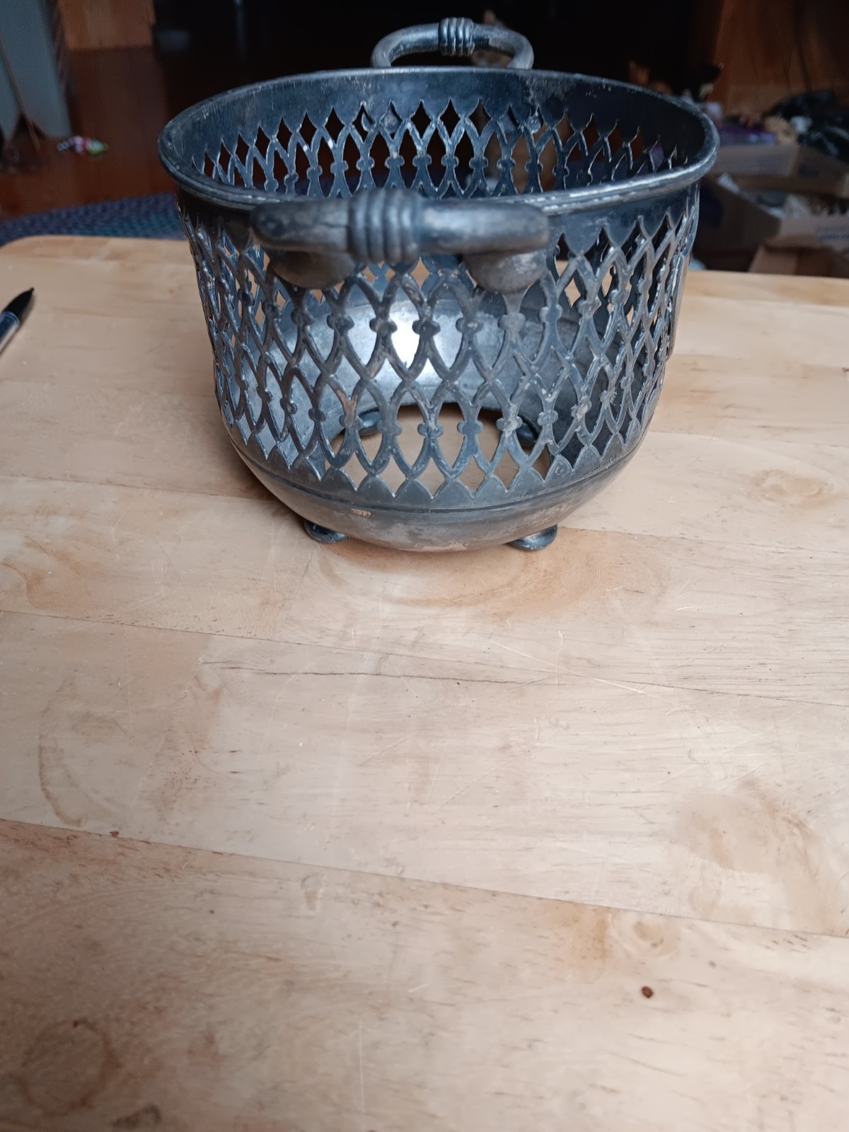 ADELPHI SILVER CO FOOTED MONOGRAMMED SILVER PLATED RETICULATED BASKET. 1172