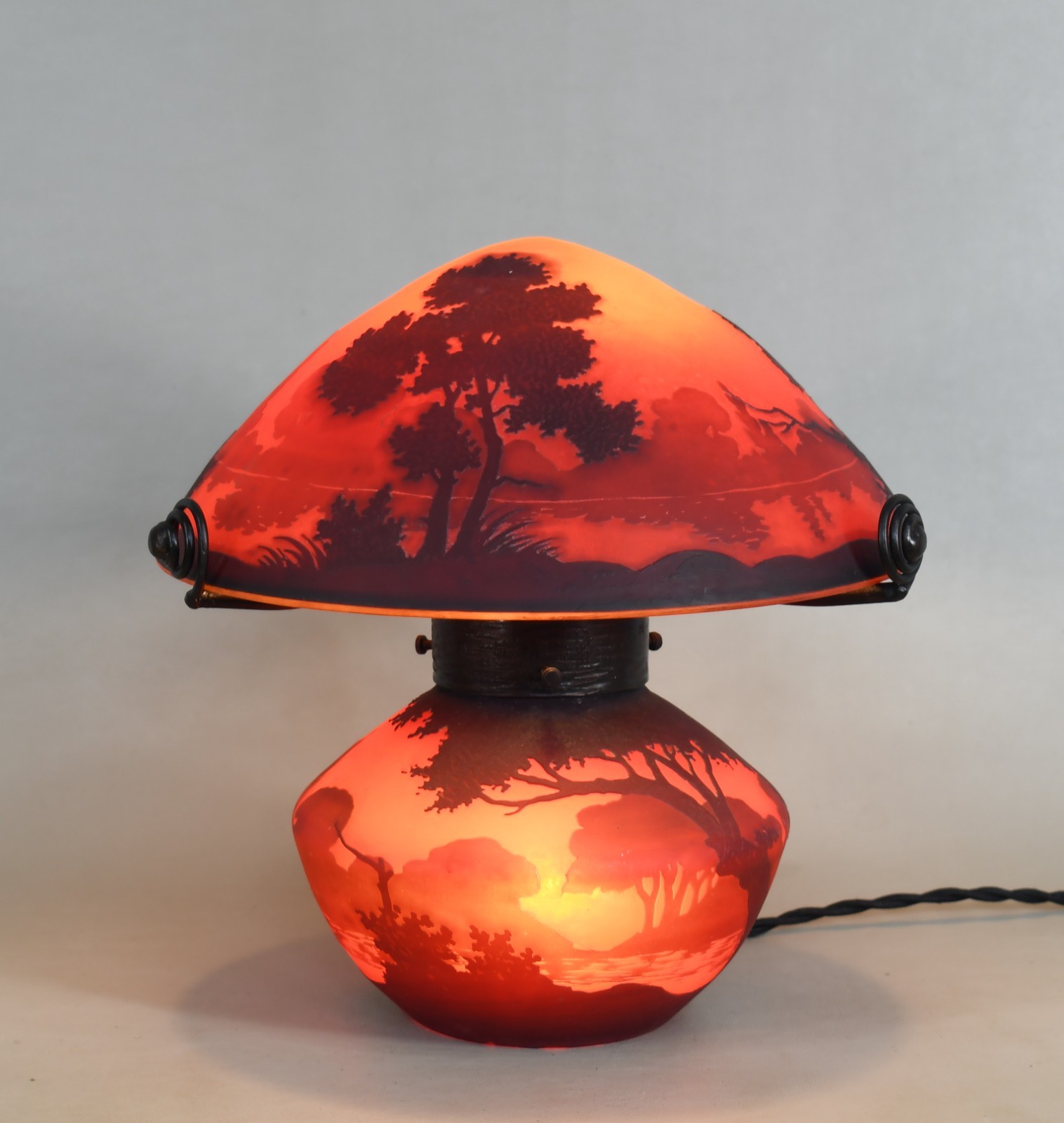 MULLER FRERES : a French ART DECO cameo mushroom lamp 1920s France