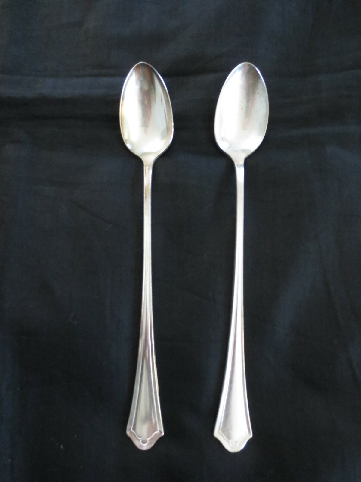 2 Oneida Community VERNON aka ASHLEY Par Plate ICE TEA SPOONS – 7 3/8″