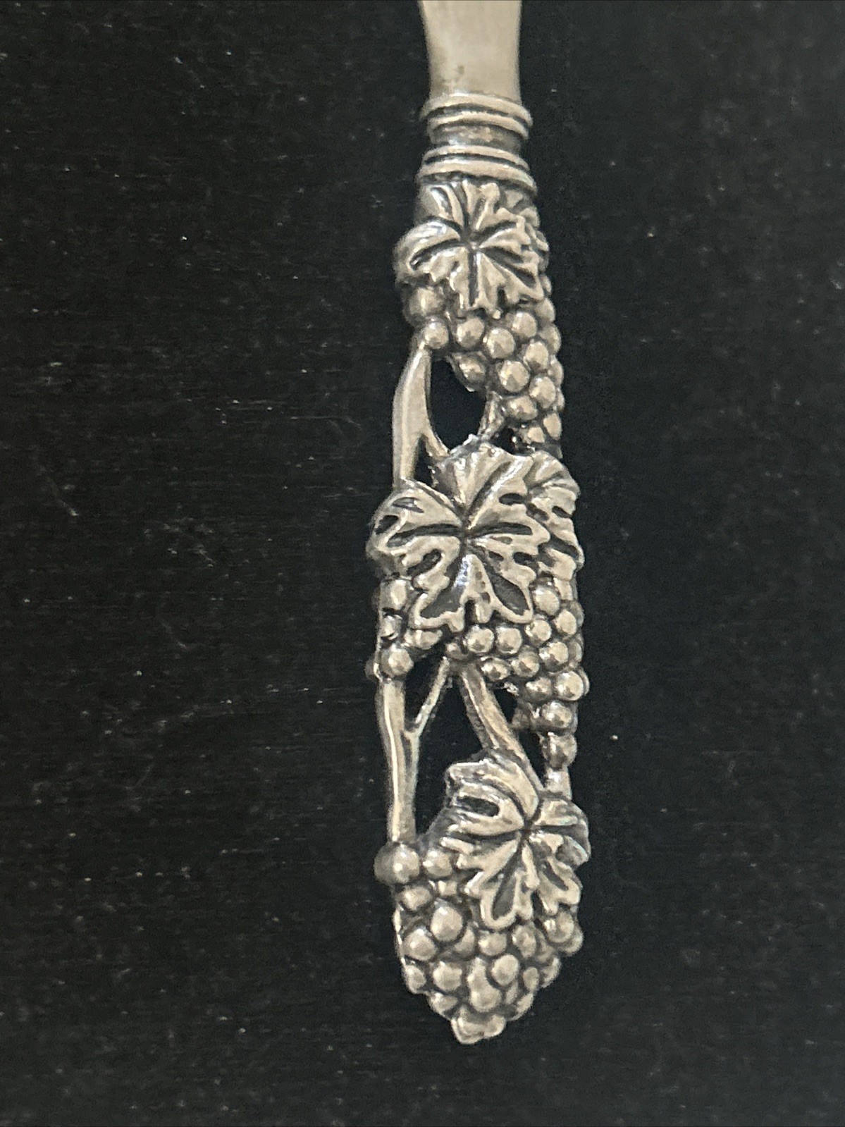 Antique Vintage Silver-Plated Bread Butter Spread Knife Ornate Deco Grapes Leaf