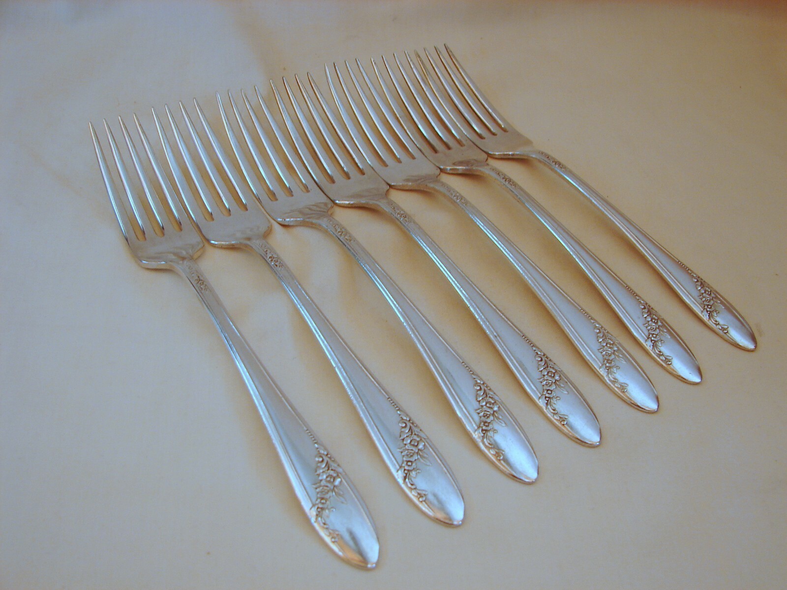 7 Old Oneida Silver Queen Bess Dinner Forks, Excellent, 7-1/2in,1946, Tudorplate