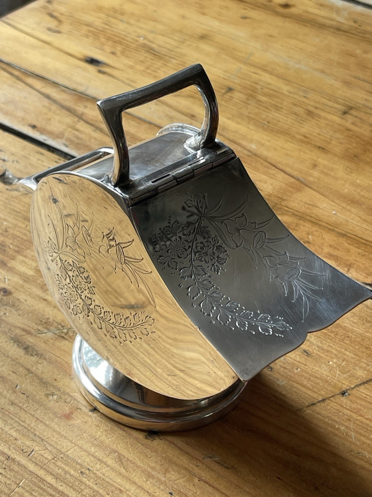 Antique early Edwardian 1900’s sugar scuttle silver plate Engrave floral,England
