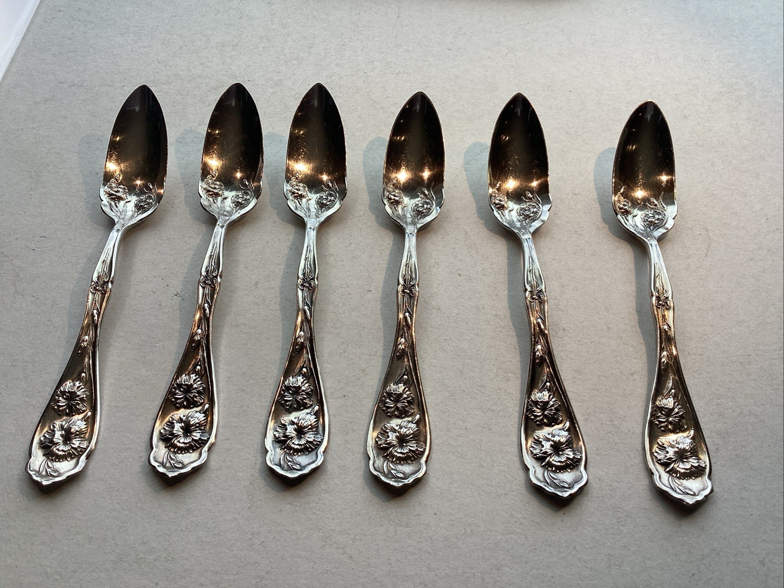 Rare 6 WR 1908 Carnation Pattern Grapefruit Spoons 6 Inches In Length Perfect!