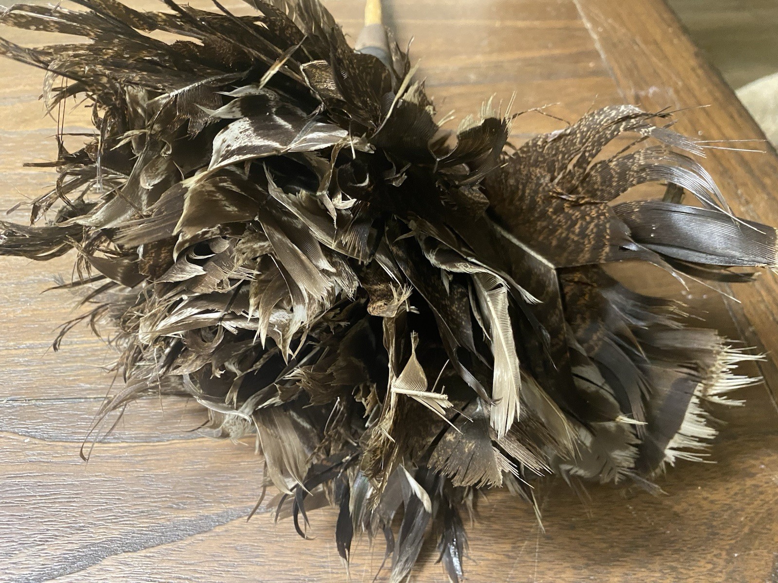 ANTIQUE CHICAGO UNIVERSAL TURKEY FEATHER DUSTER WOOD HANDLE PAT 1907/08