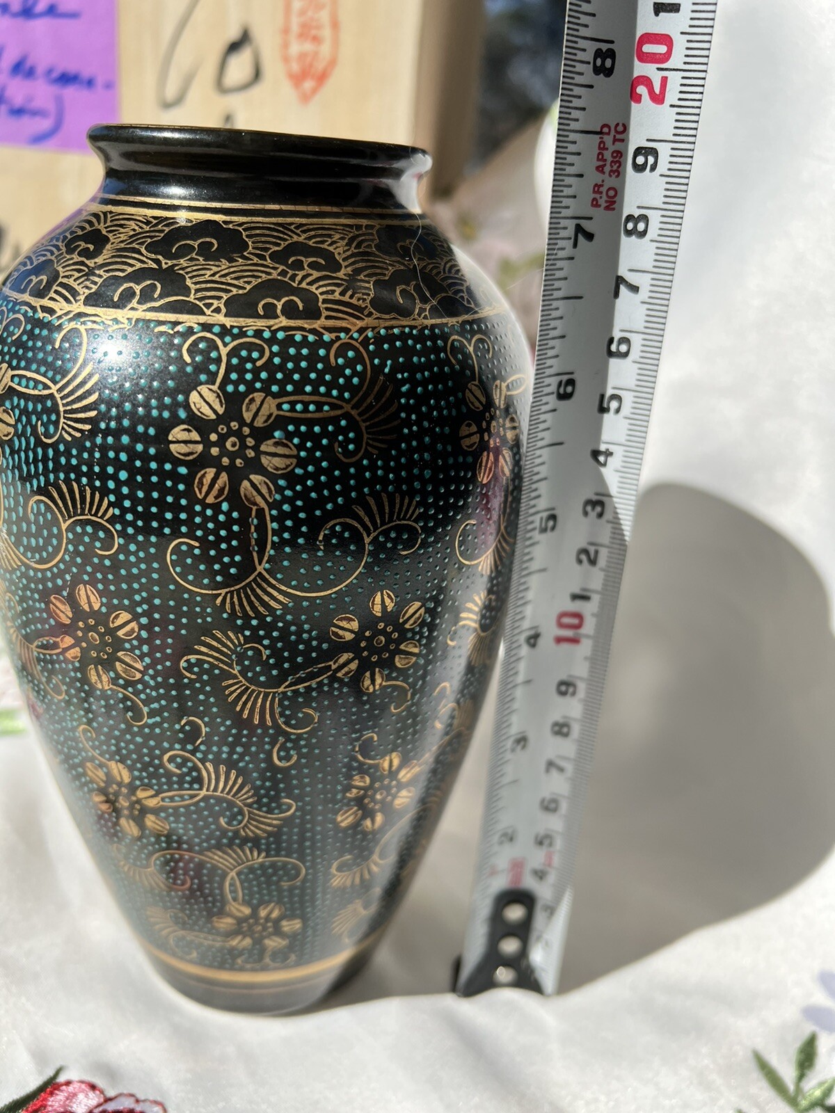 KUTAN（九谷）Ware Vase UNIQUE Pattern Signed Japanese Antique Porcelain Art with box