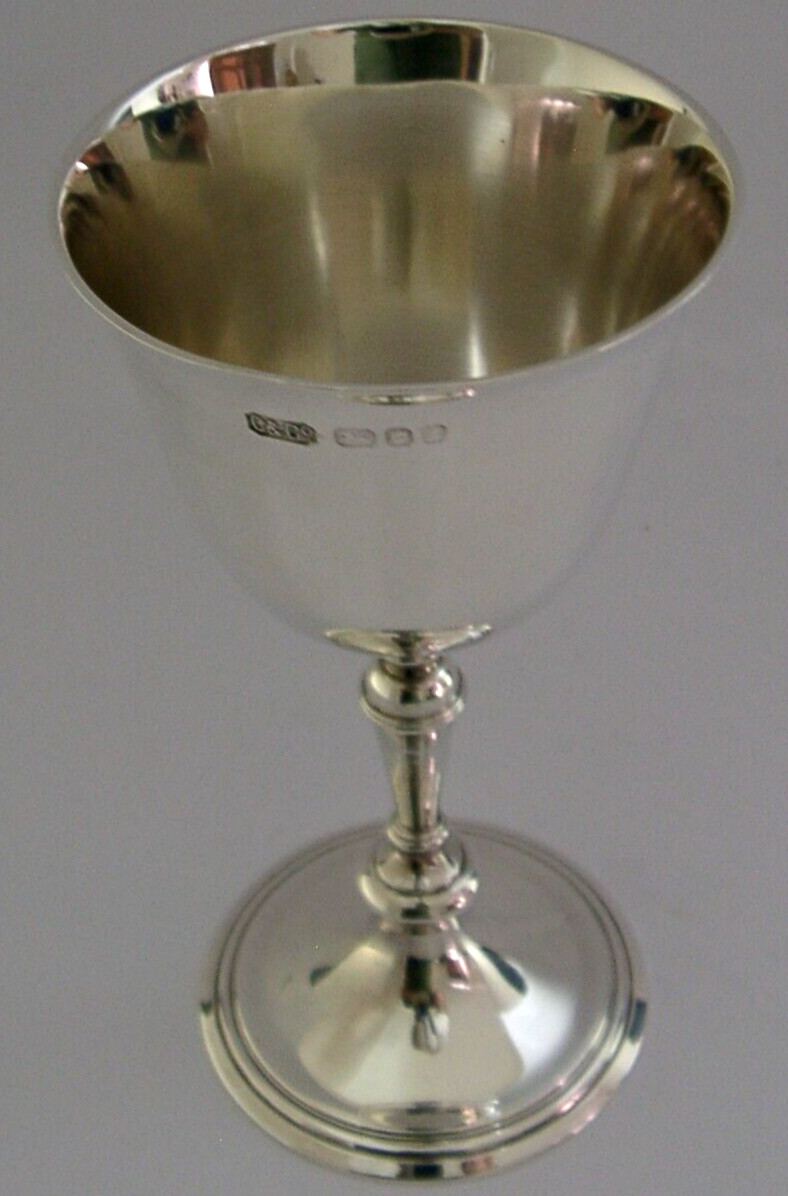 HEAVY 180g MINT ENGLISH STERLING SILVER WINE GOBLET CHALICE 1966 BARWARE 120ml