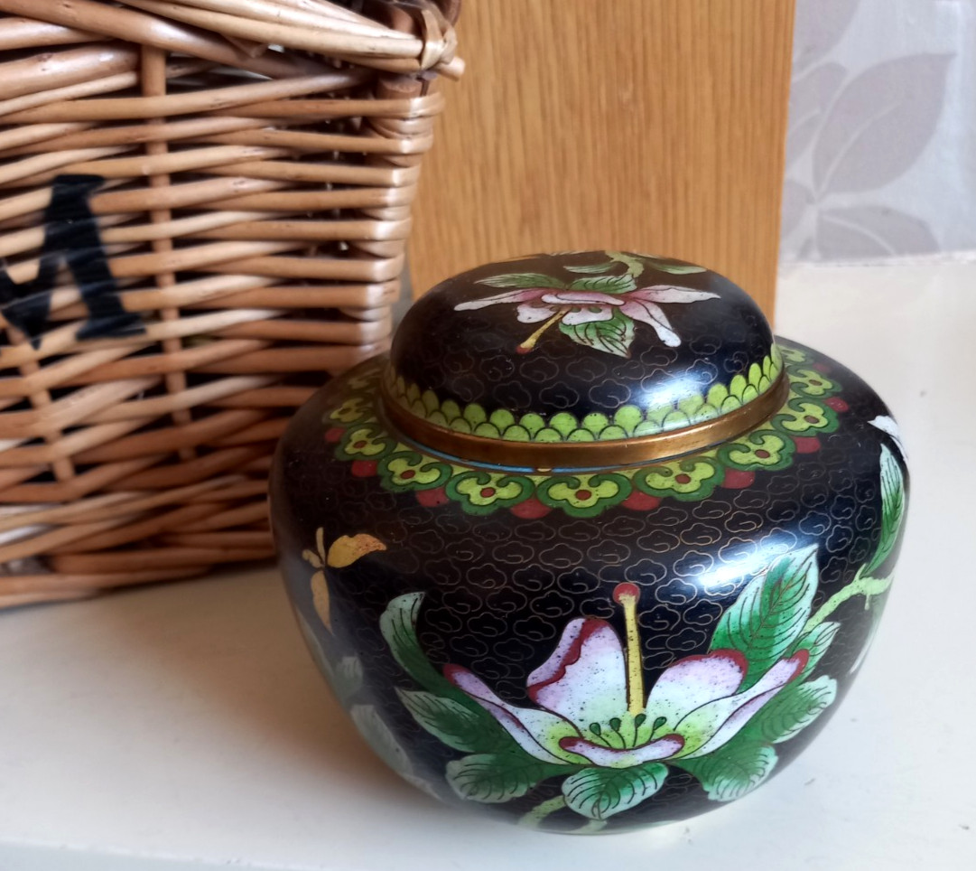 CLOISONNE Vintage Black Floral & Butterflies 4.5″ Ginger Jar