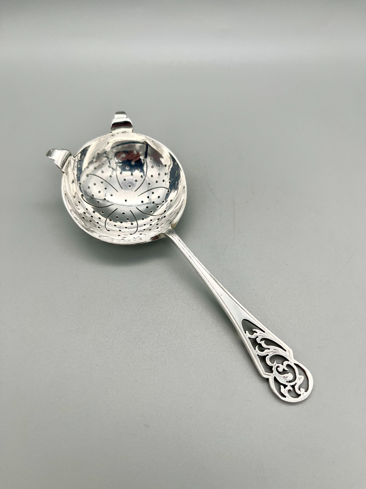 GEORGE VI STERLING SILVER TEA STRAINER, H H SILVERWARE, SHEFFIELD, 1945