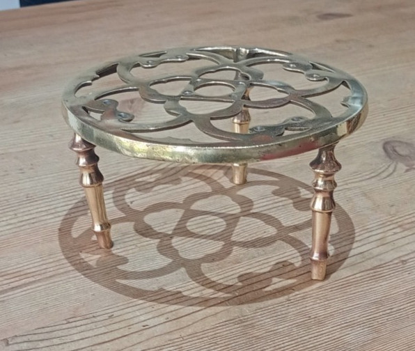 Heavy vintage brass trivet hearth stand or pot stand 7 1/2 inches across