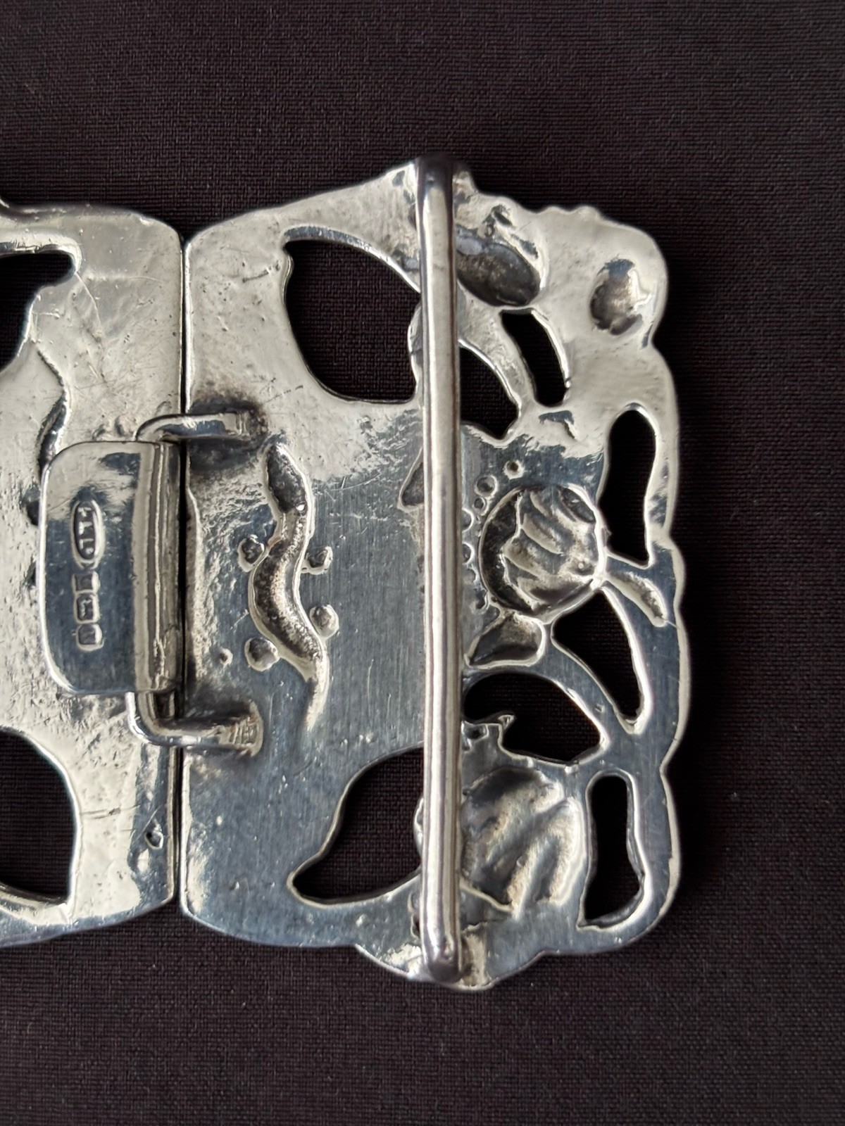 solid silver nurses Belt Buckle. With Flowers & Lizards. Birmingham 1987. P.M.L.