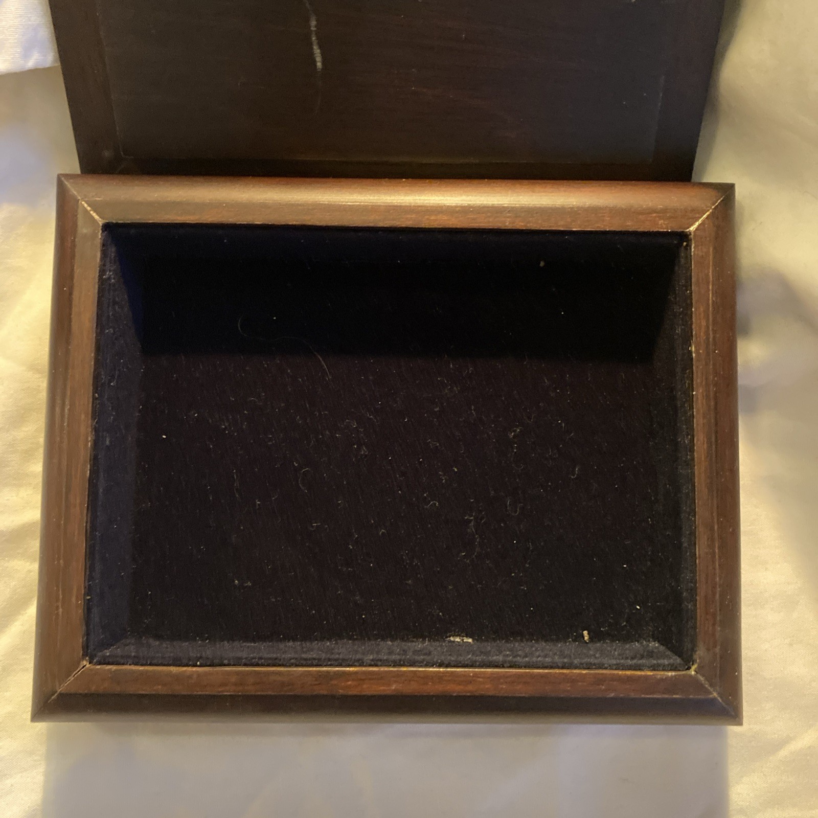 925 Sterling Silver Repousse Dark Brown Wood Jewelry Trinket Fitted Lid Box Peru