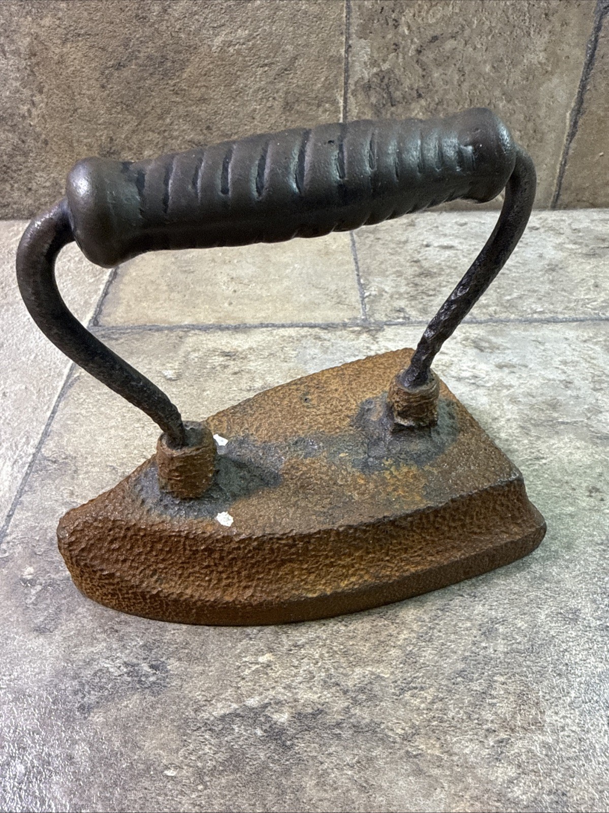 Antique Cast Iron Sad Iron Fixed Metal Handle 6 lb 7 oz Primitive Farmhouse