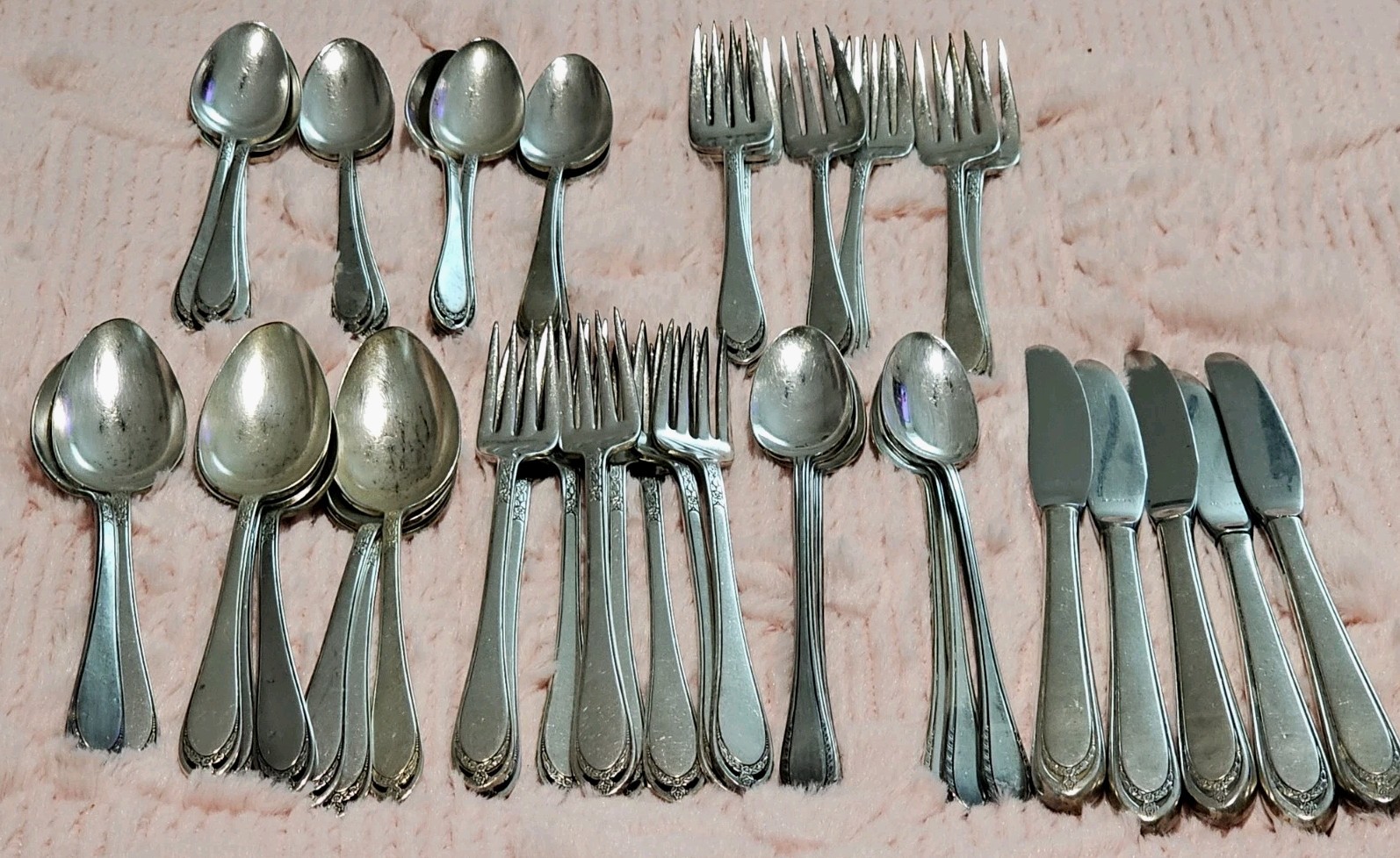 Silverware 44 Pcs Set -1847 ROGERS INTL silverplate LOVELACE pattern- Antq.