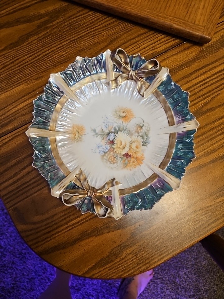Antique R S Prussia Unmarked Gilded BOWL WITH RAISED BOW DESIGN 1898-1908.