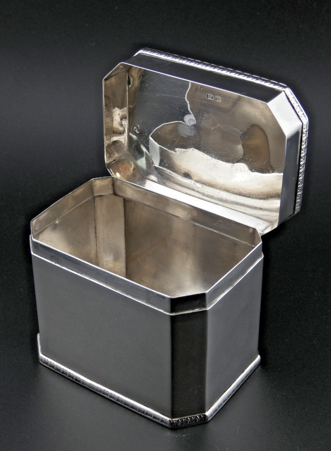 SUPERB ART DECO SOLID STERLING SILVER TEA CADDY Deakin & francis C.1930 170grams