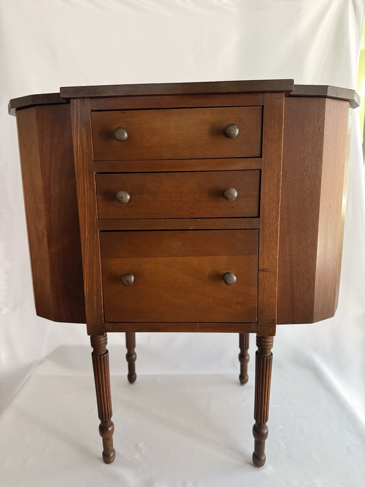 Imperial Grand Rapids Martha Washington Table