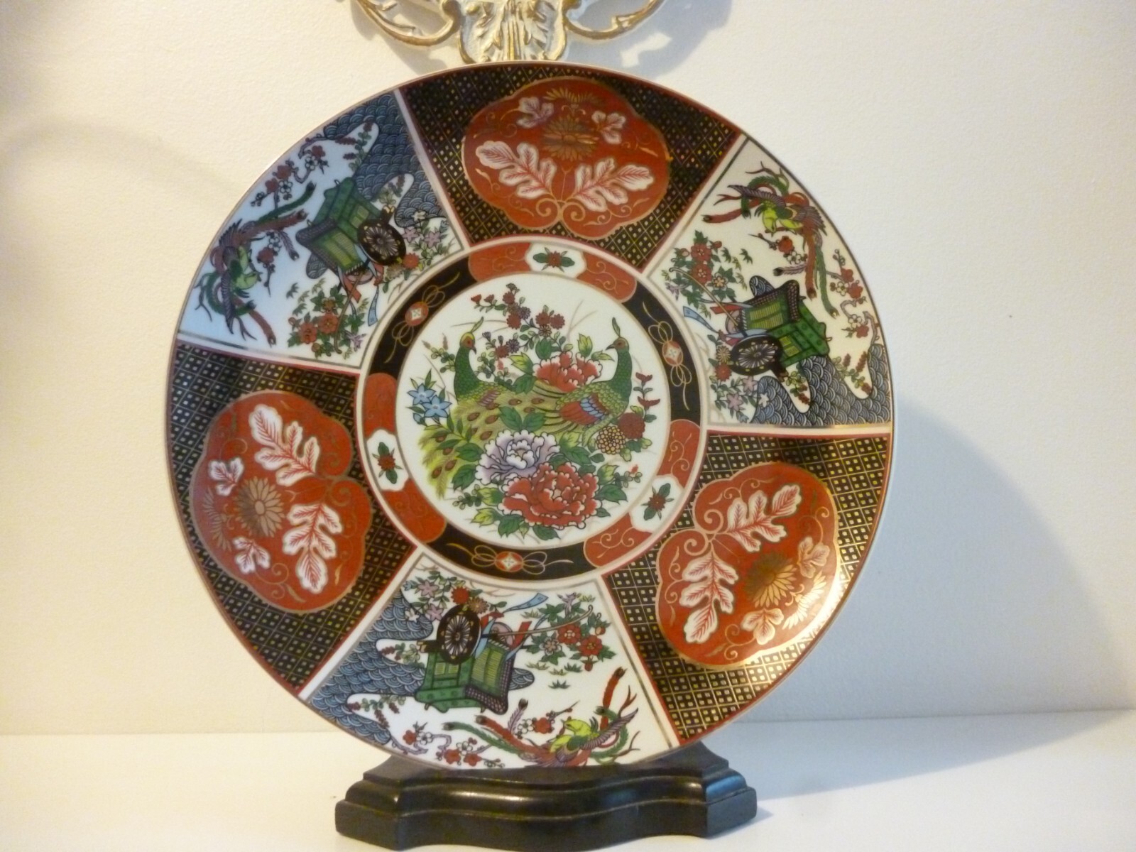 LARGE JAPANESE PORCELAIN PLATE SIGNED IMARI WARE 12″ EXCELLENT. CLEAN.