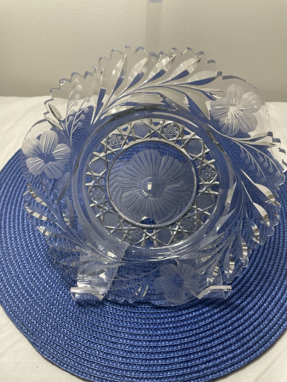 Brilliant Cut Flower Leaves Sawtooth/Scalloped Rim 9” Plate