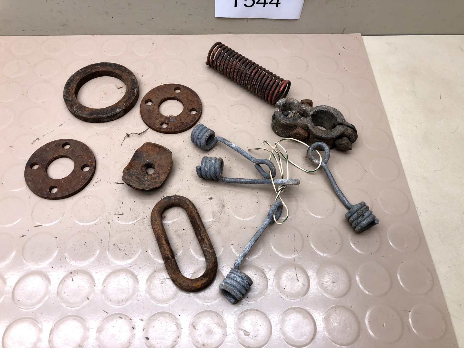 Vtg Rusty Heavy Lot of Misc Metal – Springs, Washer, Flange Spacer – Steampunk
