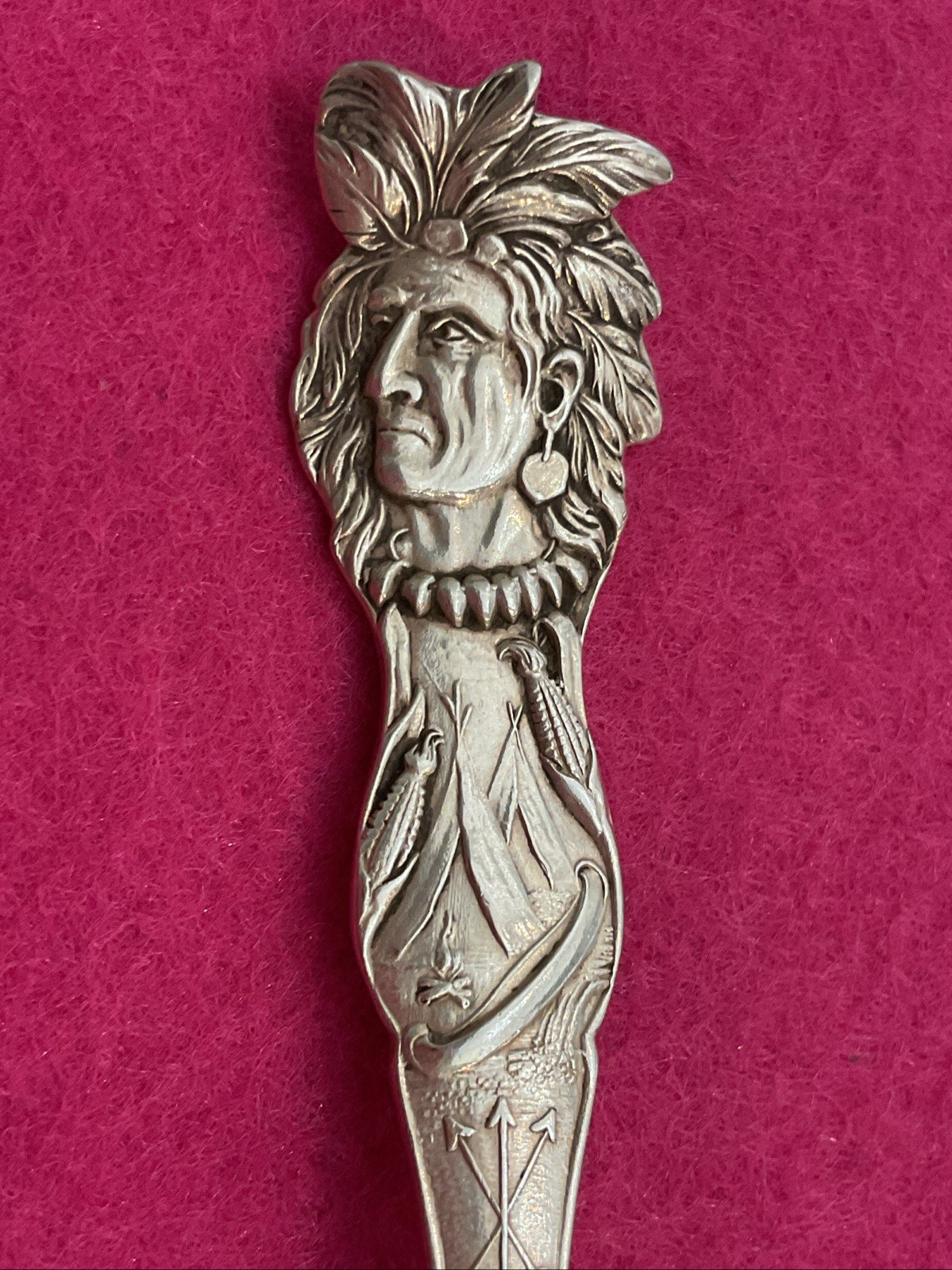 Indian Feathers Canoe 5.3″ Sterling Souvenir Spoon “Long Beach California” 14g