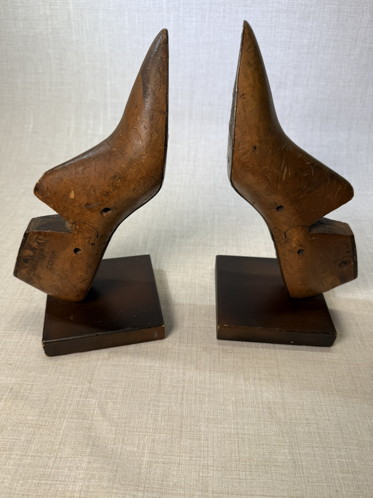 ANTIQUE VINTAGE COBBLER’S WOODEN SHOE FORM FOOT FEET BOOKENDS