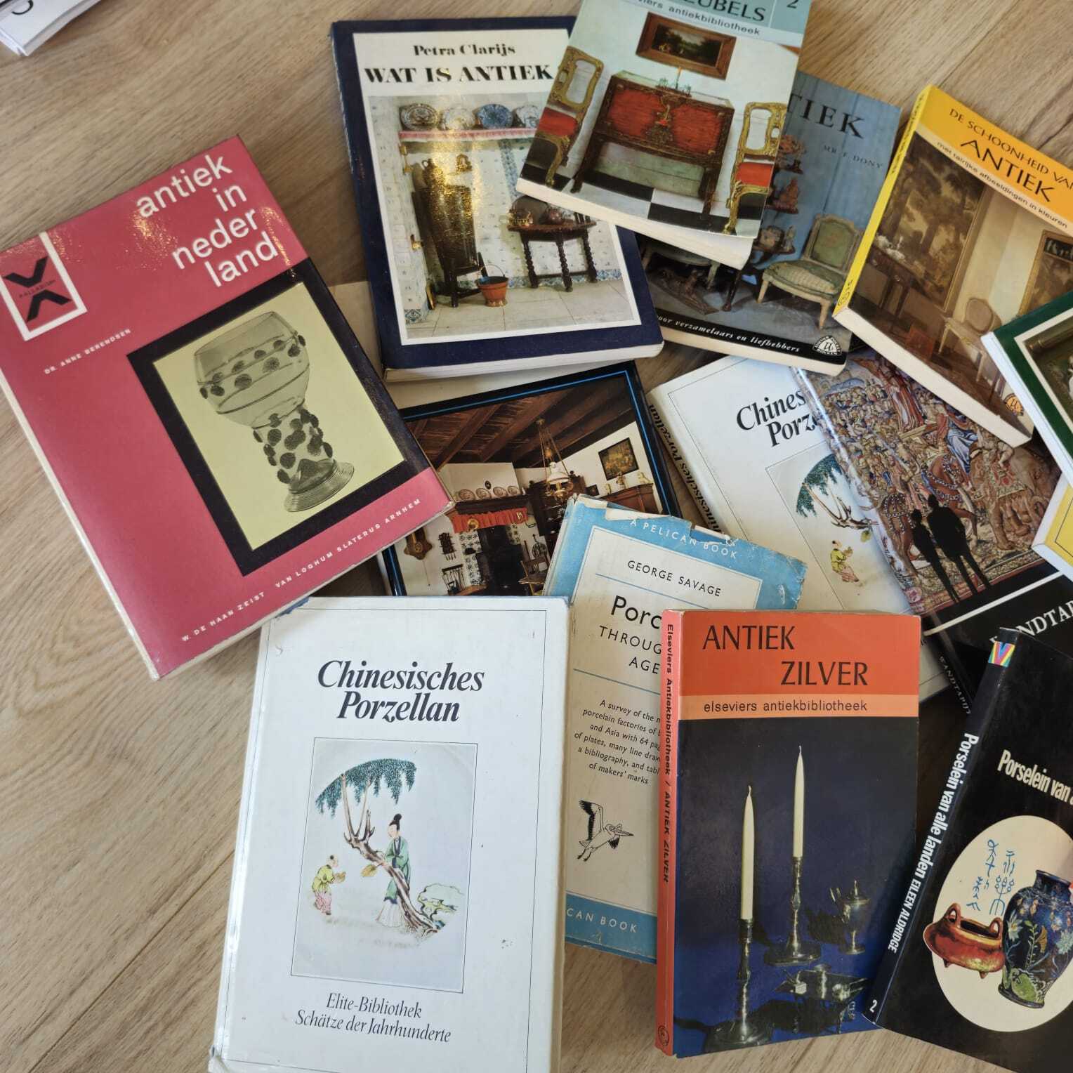 Reference Chinese Porcelain Book – 15 pockets about Antiques and Porcelain