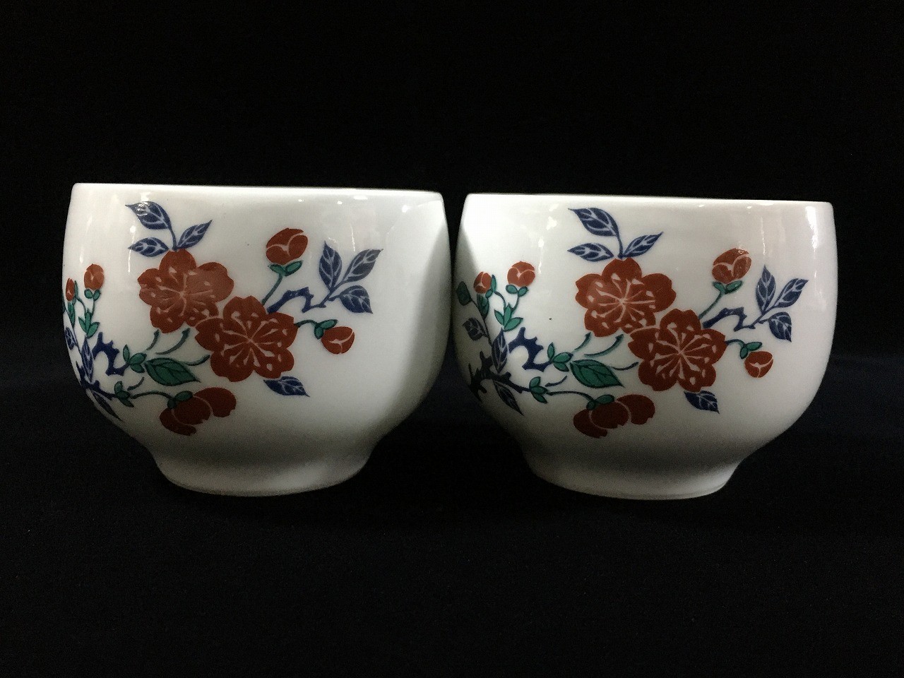 P0763 Vintage Japanese Porcelain Yunomi Teacup Set of 2 Floral Ceramic Arita