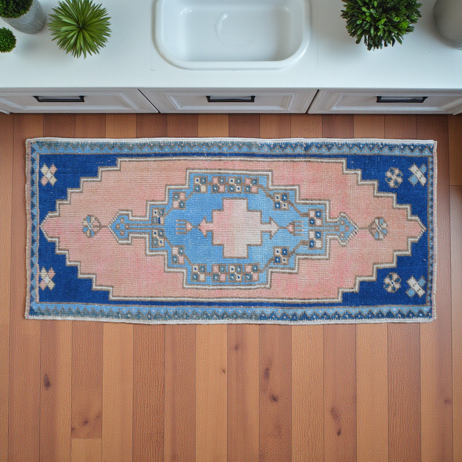Handmade Turkish Rug for small spaces Entryway – Kitchen – Battroom Decor 2x4ft
