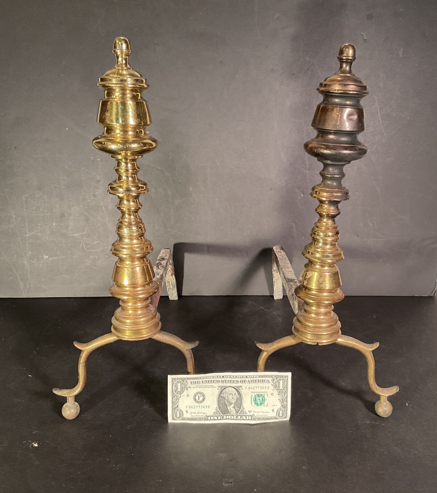 EARLY 1800’s FEDERAL ERA PEENED ANTIQUE SOLID BRASS HEAVY FIREPLACE ANDIRONS