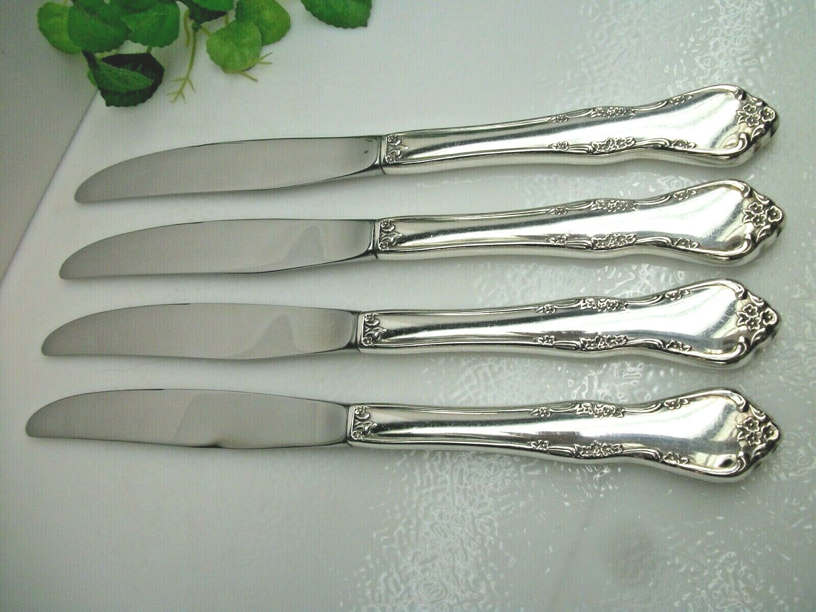 4 Oneida Community Silver FREDERICKSBURG Silverplate Dinner Knives 1968