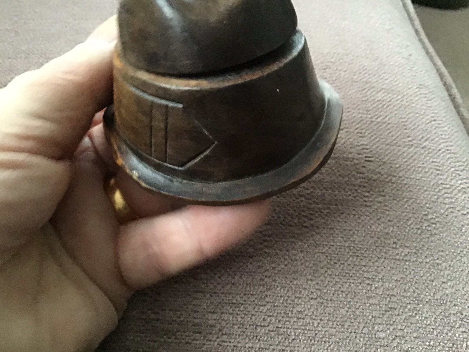 ANTIQUE BLACK FOREST CHAMONIX HAT HINGED INK WELL HOLDER.VGC.8×6.5×5.5.