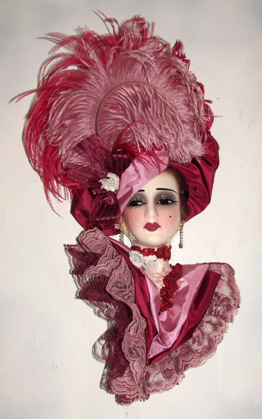 NEW IN BOX – Unique Creations Limited Edition Lady Face Mask Wall Hanging Decor