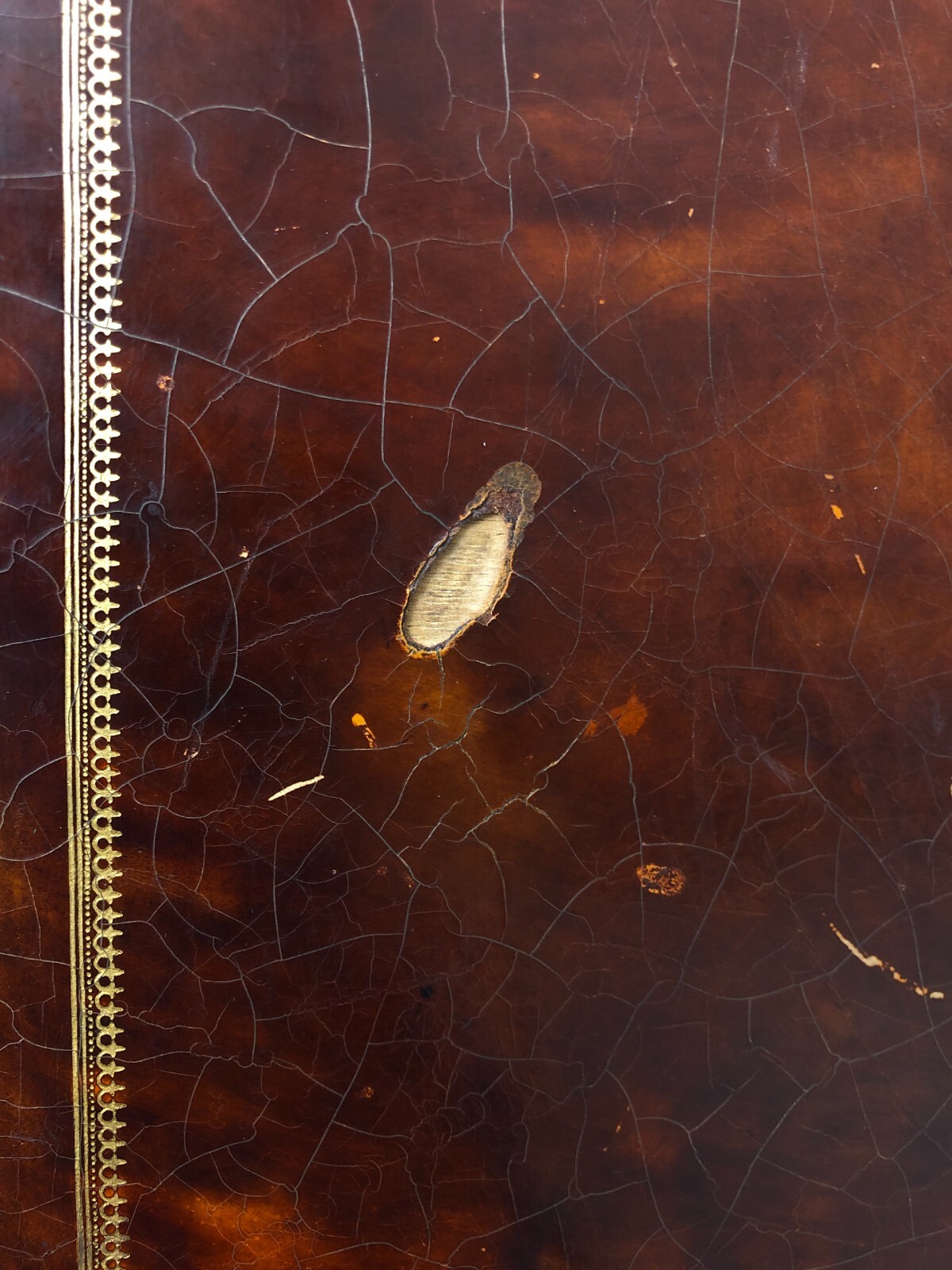 1930s Vintage Weiman Heirloom Leather Top Sheraton Style Table w/ 2 Leaves 412