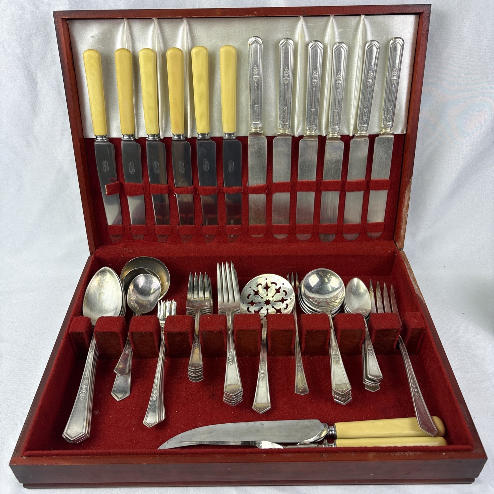 Art Deco 1920’s Rogers XII Silver Plate La Touraine 48pc Silver Chest
