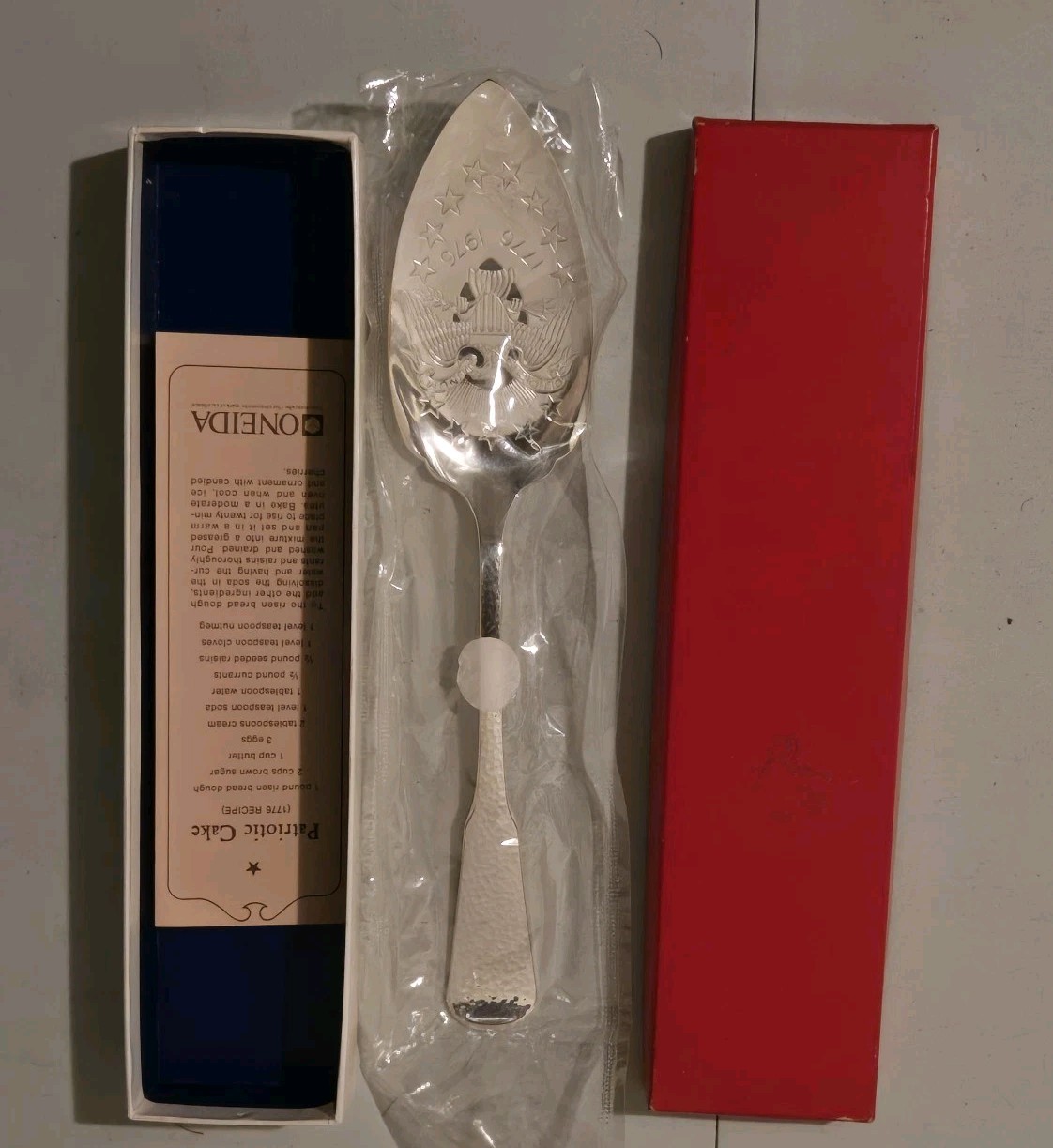 Rogers Antique Onieda 1881 Silverplate La Vigne Large Serving Spoon
