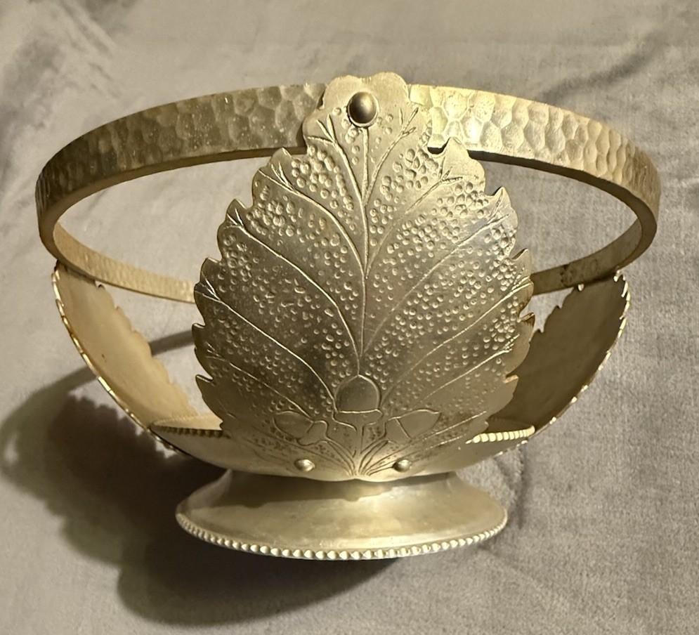 Vintage Silverlock 713 SP Pedestal Fruit Bowl Hammered Leaf Continental Silver