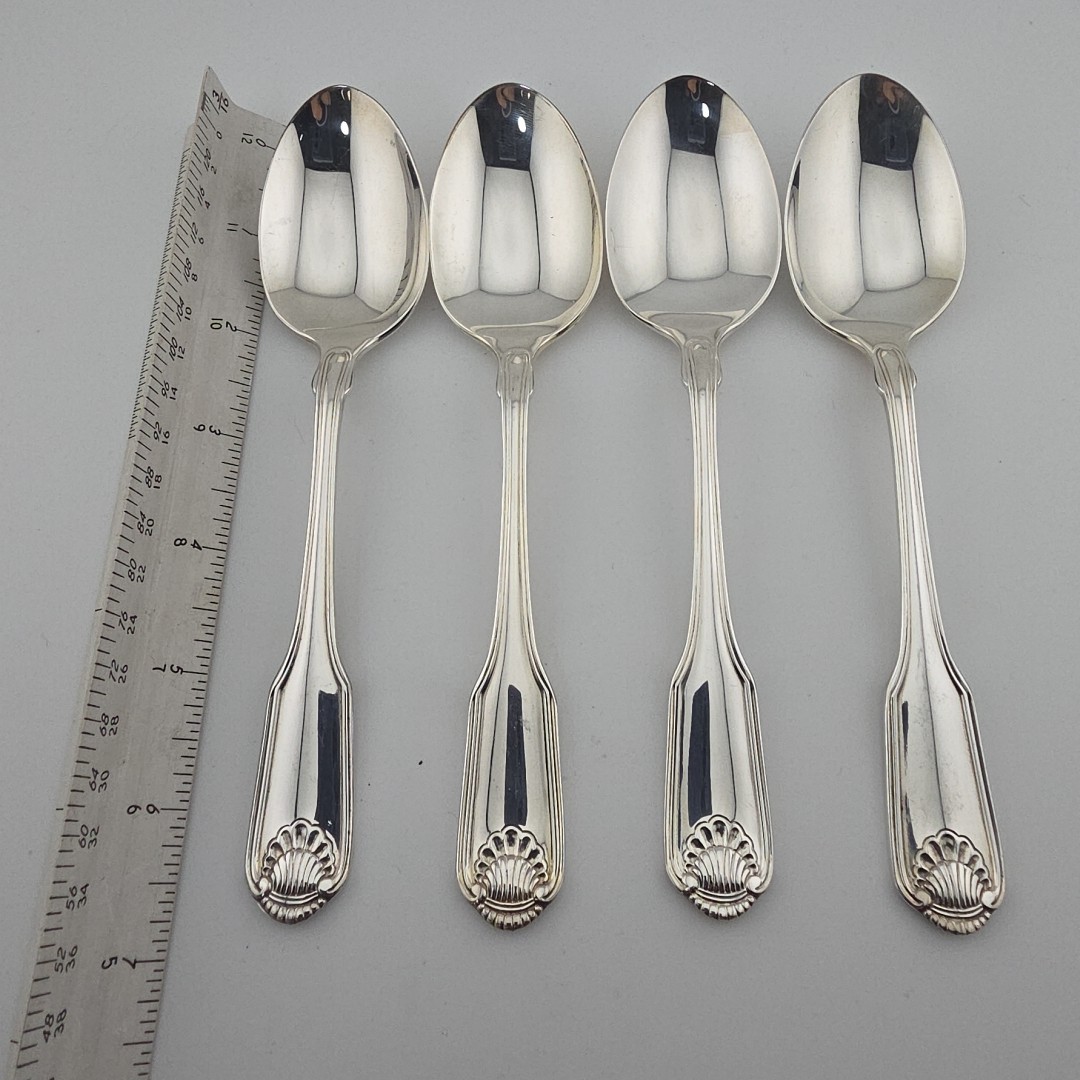 Oneida Community Classic Shell Oval Soup Spoons Set of 4 Cube Mark Silverplated
