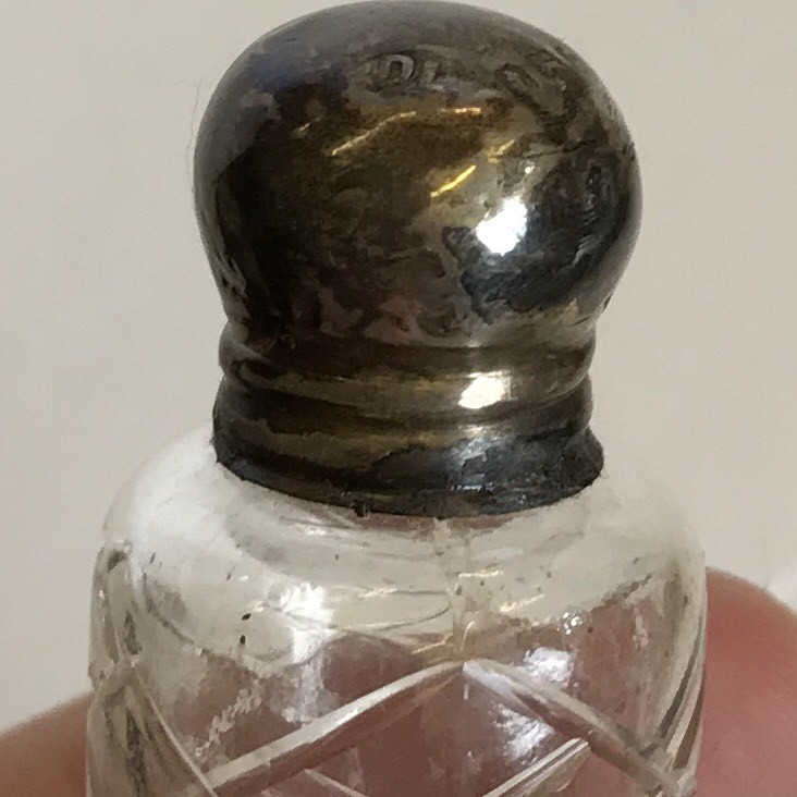 Antique Solid Silver Topped Scent Bottle 1914 6cm In Height