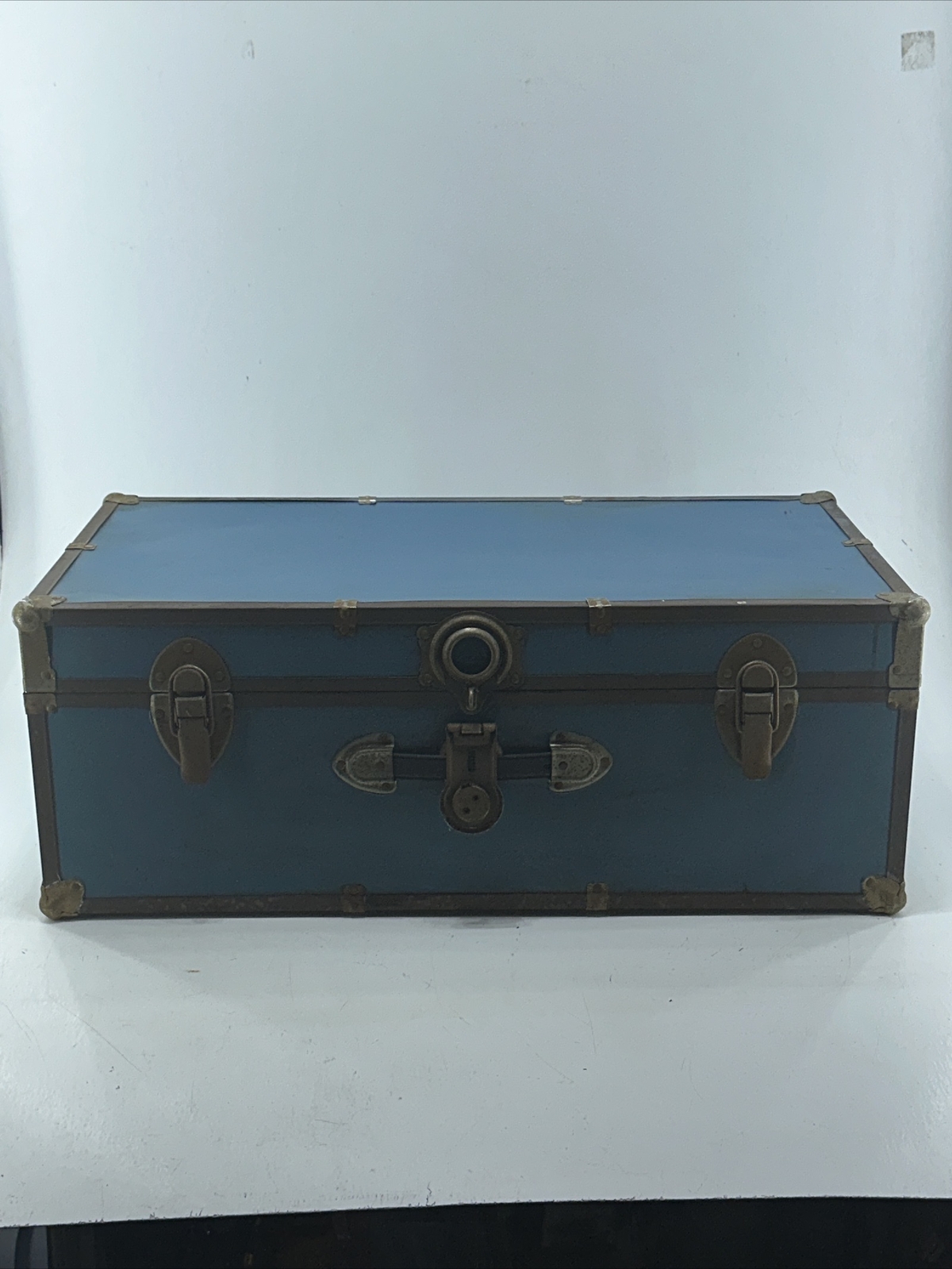 Classic 30 Inch Footlocker Trunk with Lock End Chest No Key Vintage