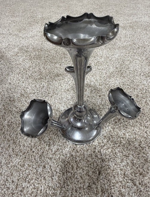 Beautiful 4-Flute 9.5 Inch Silverplate Epergne