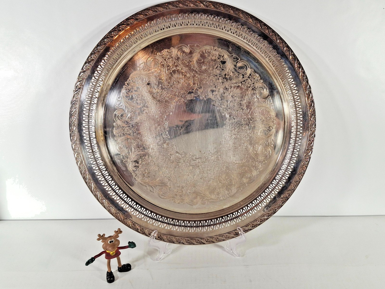VTG W. Rogers & Son Silverplate 15 Inch Spring Flowers Pattern 2072, Serv Tray