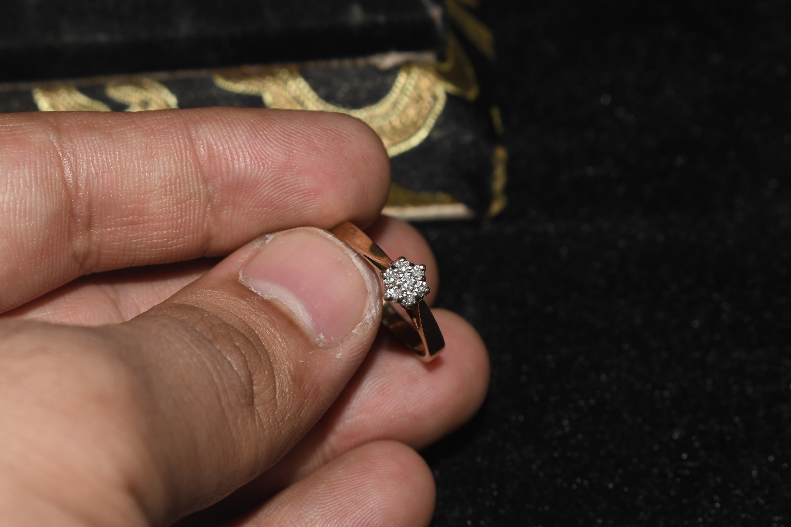 Antique Old Victorian 14K Solid Gold Diamond Ring in good Condition