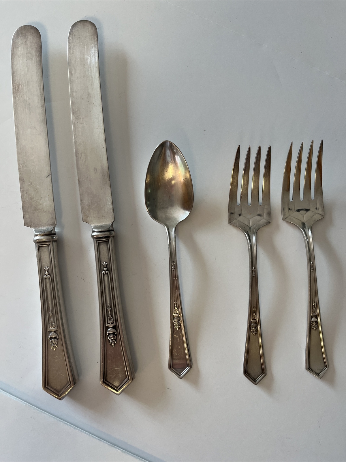 LA TOURAINE 1920 Knives Forks Spoon BY ROGERS & BRO EUC Silverplate
