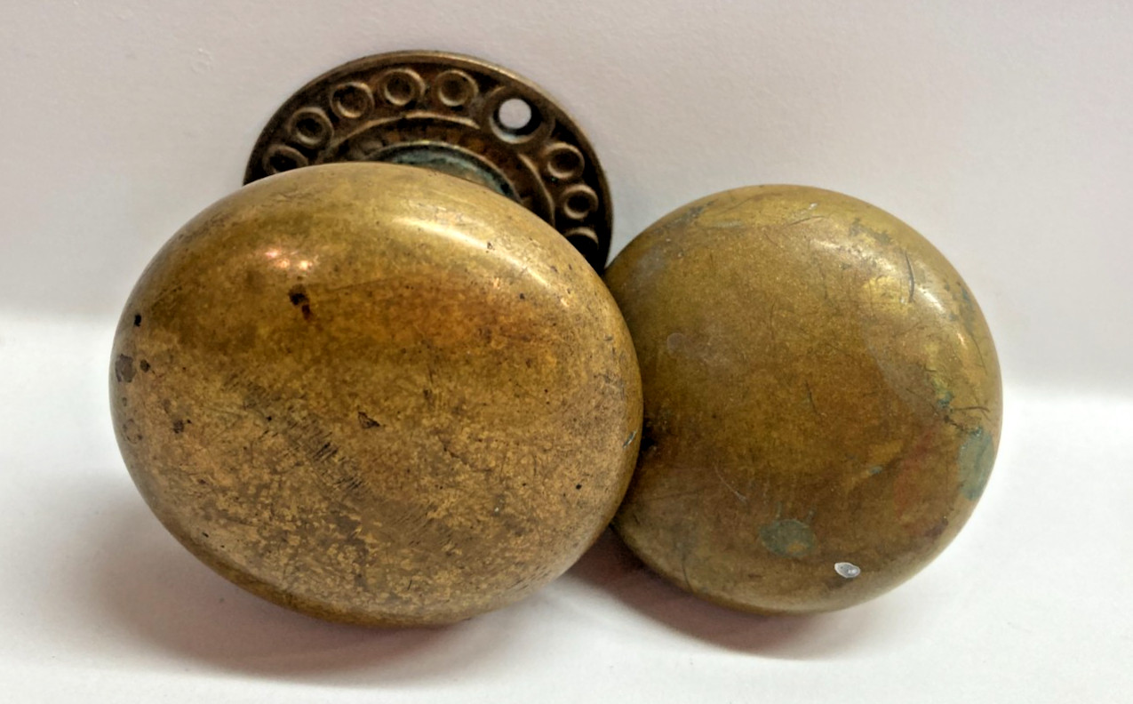 Antique Brass Round Door Knob set with fancy round back plate