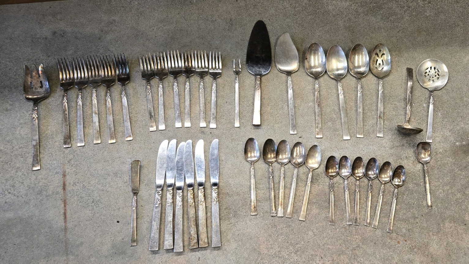 40pc Lot Vintage Oneida Nobility Wind Song Silverplate Flatware Set 1955