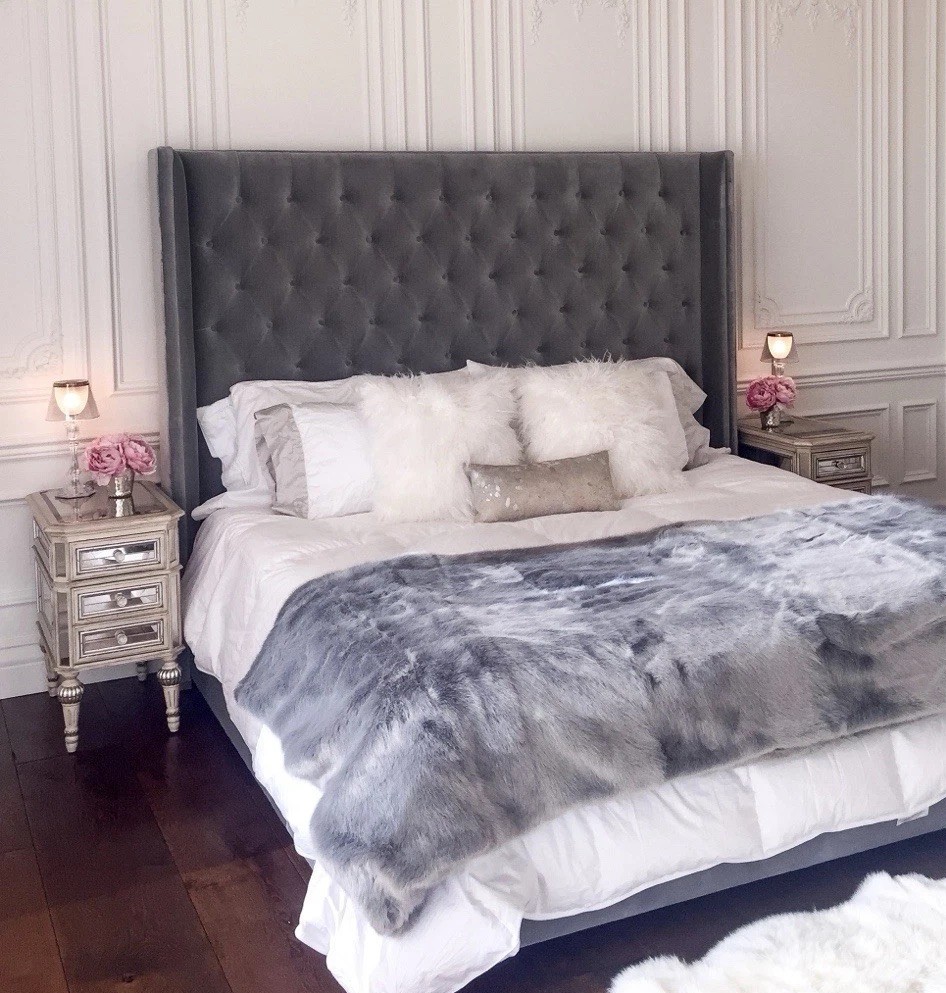 Luxury Neiman Marcus / Horchow Mirrored Nightstands – Set Of 2