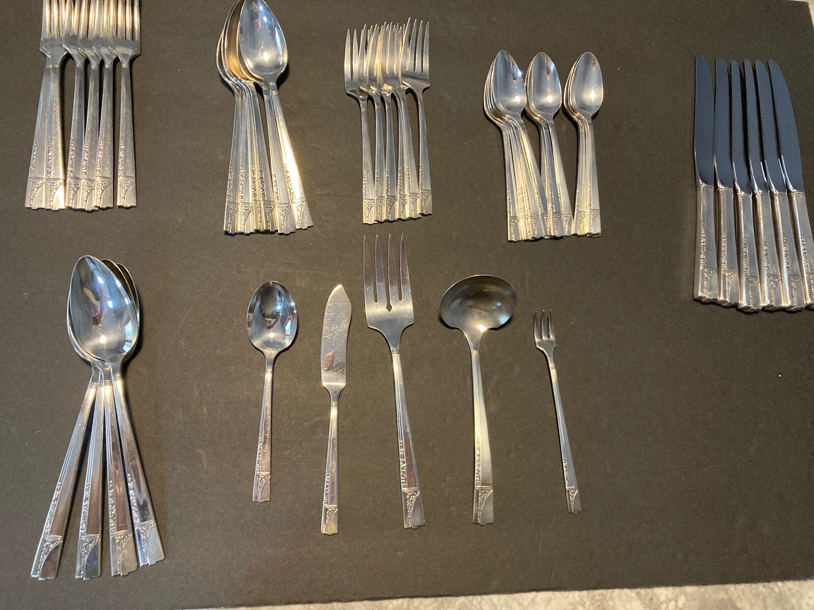 Reliance Plate Caprice Service For 6 Plus Serving Pieces