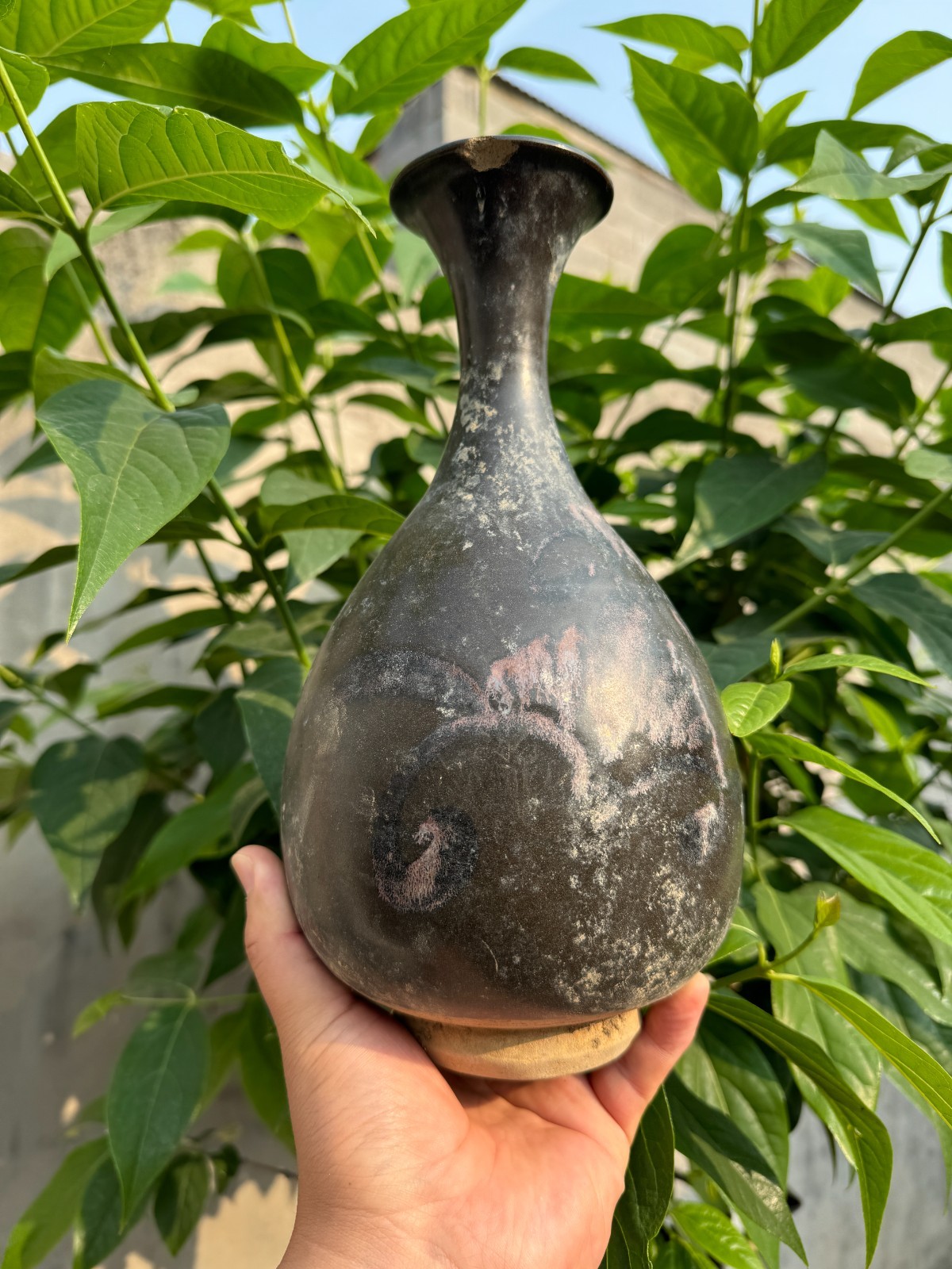 Lushan Flower Porcelain Vase from the Song Dynasty (960-1279), a rare Chinese