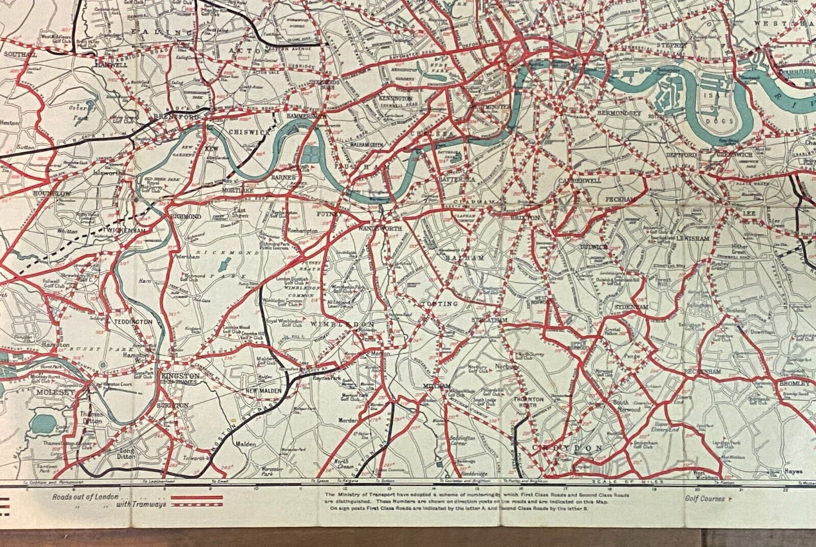 Lovely Daily Mail Road Map of London and South East England 1930 Edition A895