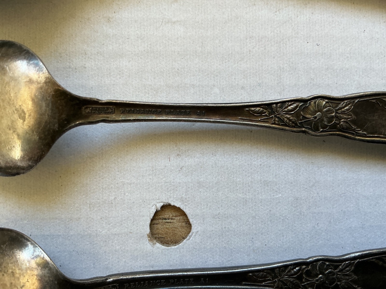 ANTIQUE 1908? ONEIDA COMMUNITY RELIANCE A1 PLATE WILDWOOD PATTERN – 5 SPOON SET